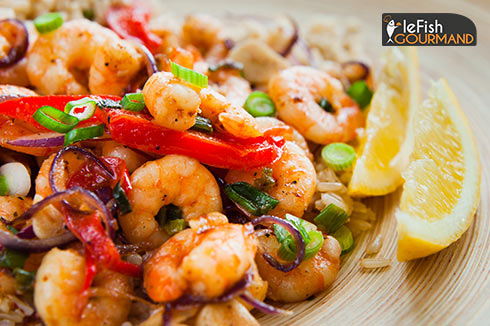 Queues de gambas sauvages sautées au wok avec épices et légumes croquants lefishgourmand